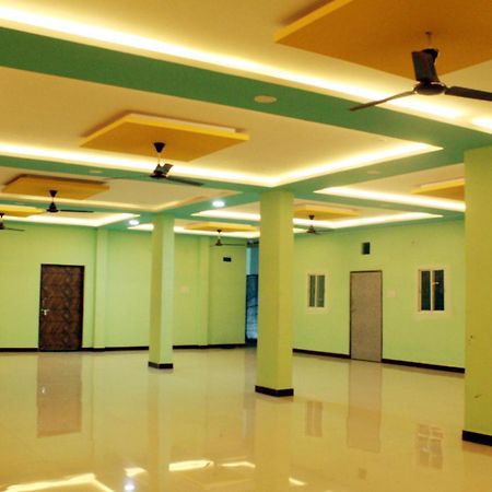 Utsav Lodge And Mangal Bhavan Pipariā Buitenkant foto