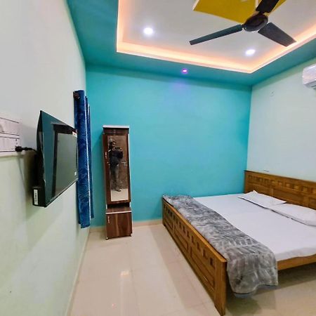 Utsav Lodge And Mangal Bhavan Pipariā Buitenkant foto