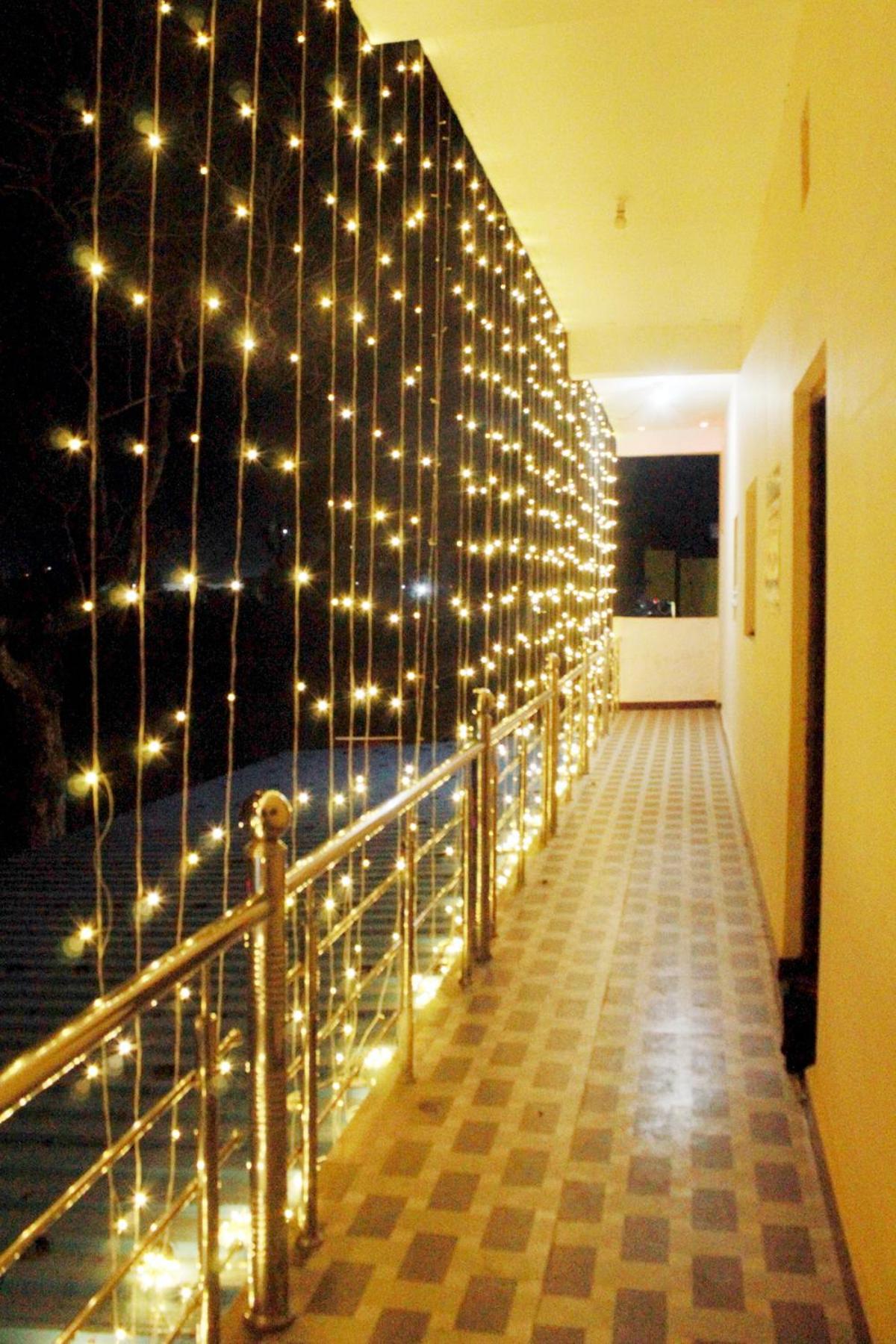 Utsav Lodge And Mangal Bhavan Pipariā Buitenkant foto